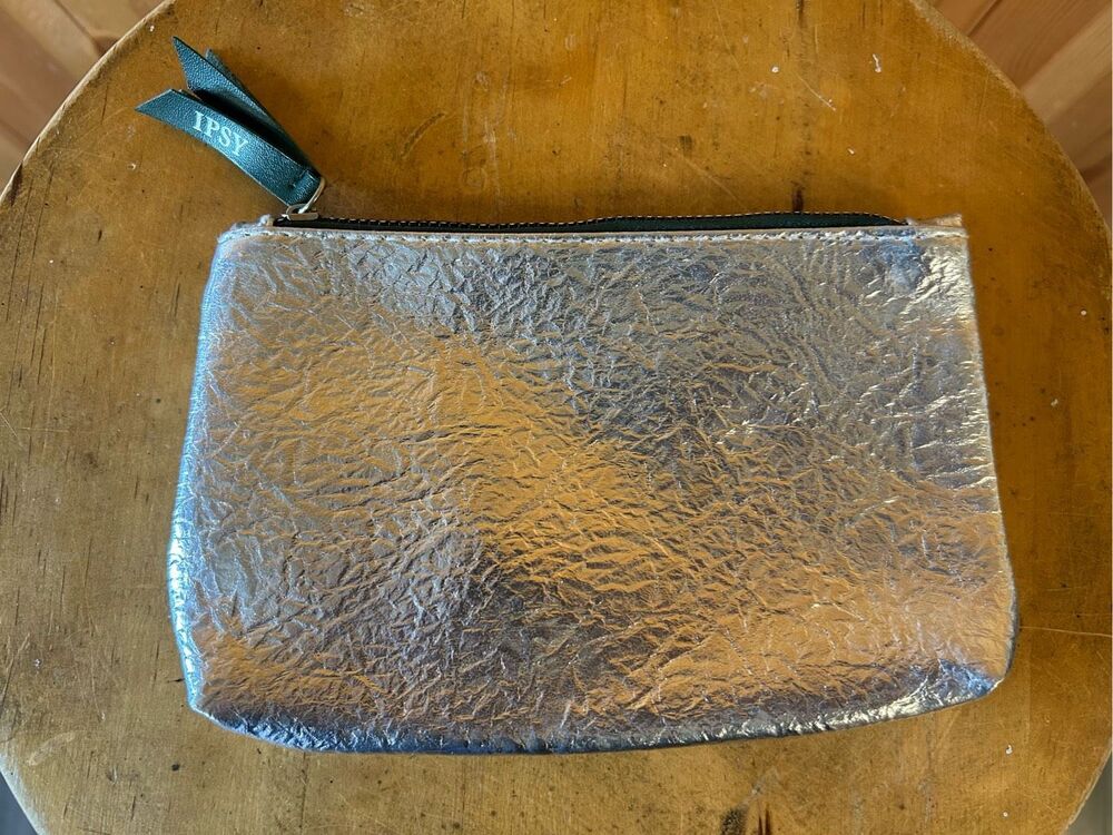 Ipsy Glam Bag Silver Crinkle Green Zipper 7.5 x 5 inch (0574) - Picture 2 of 3